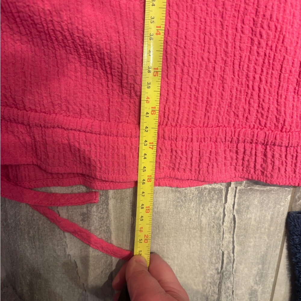 Reitmans Signature Pink Textured V-Neck Top - Picture 7 of 8
